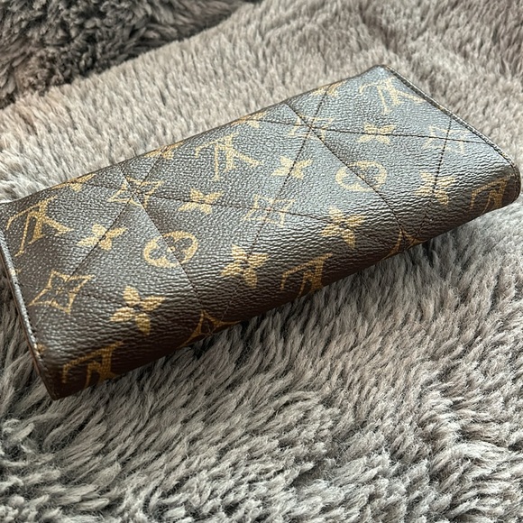 Louis Vuitton Etoile Wallet - Picture 7 of 7